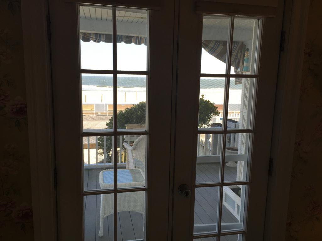 Walk On The Ocean Couette-café 4*